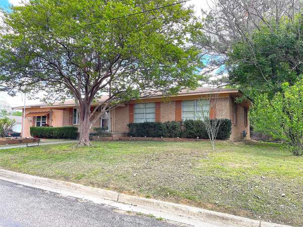 301 Leftwich Street, Mount Vernon, TX 75457