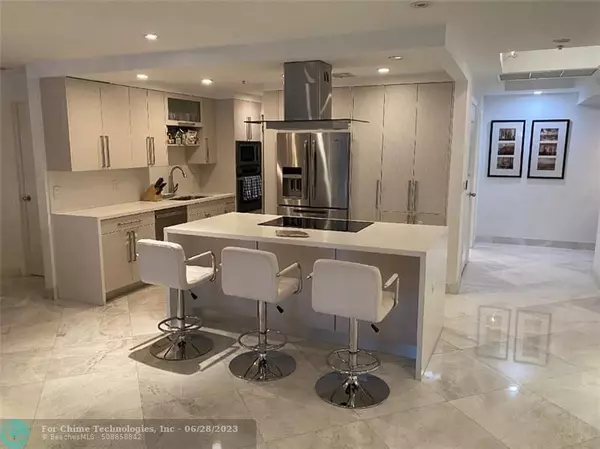 Miami, FL 33131,801 Brickell Key Blvd  #404