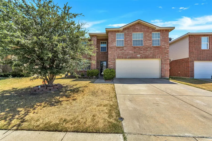 9013 Old Clydesdale Drive, Fort Worth, TX 76123