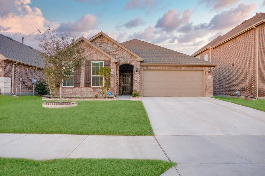 1056 Pinnacle Breeze Drive, Fort Worth, TX 76052