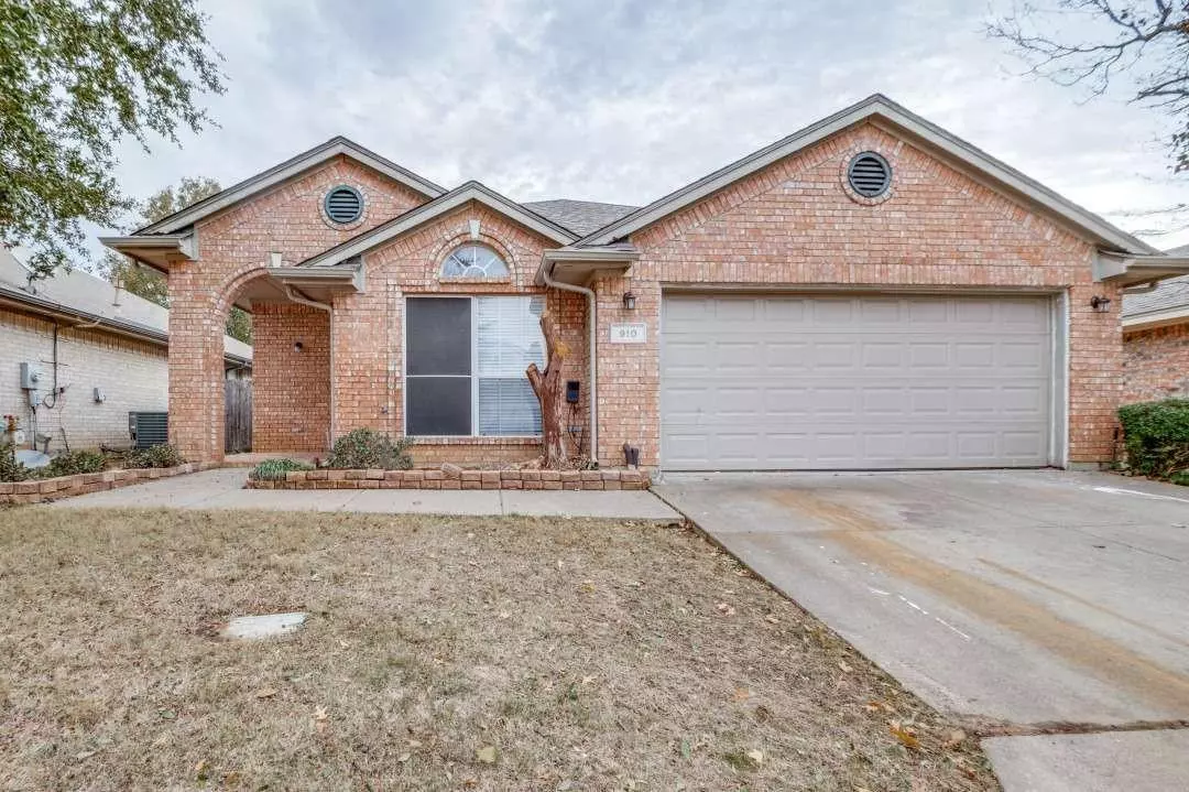 Euless, TX 76039,910 Harwood Court