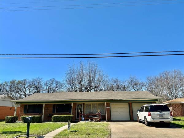 309 Rosedale Drive, Gainesville, TX 76240