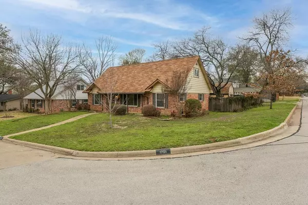 Arlington, TX 76013,1701 W Lovers Lane