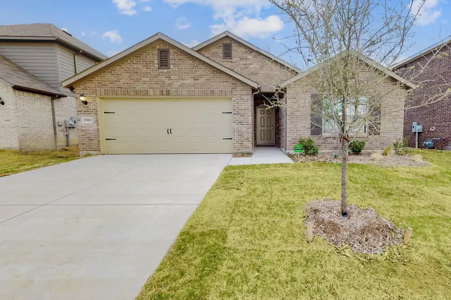 1909 Huisache Street, Royse City, TX 75189