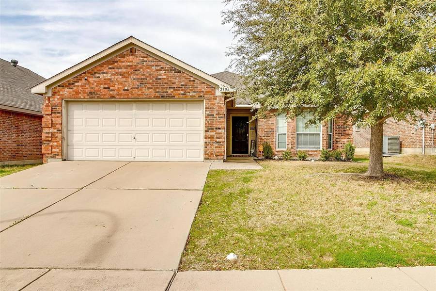 2304 Wakecrest Drive, Fort Worth, TX 76108