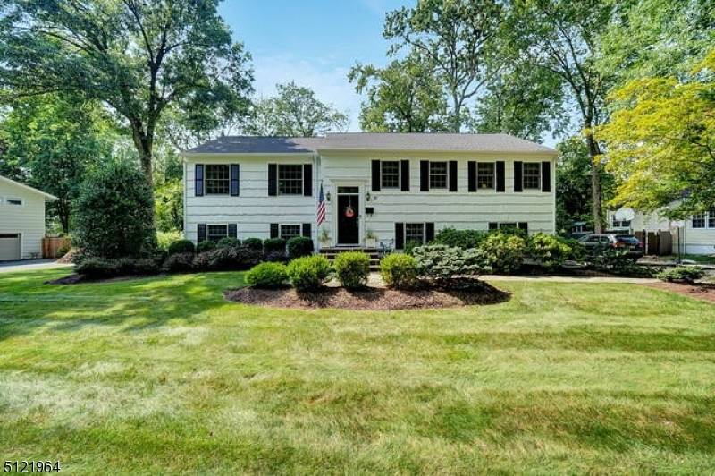 37 Heron Rd, Livingston Twp., NJ 07039