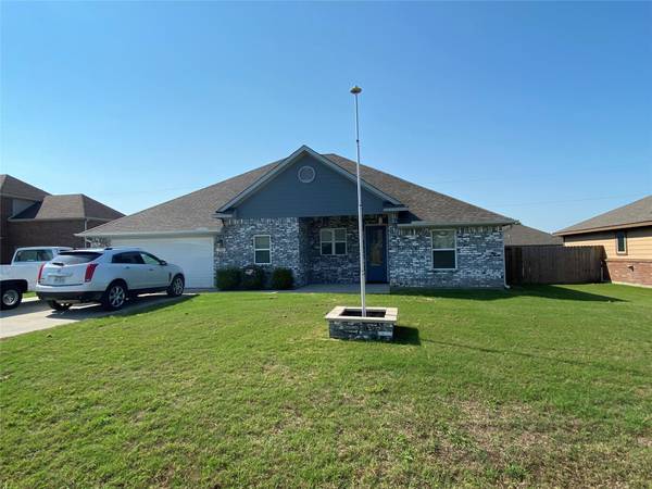 705 Sharon Lane, Whitewright, TX 75491