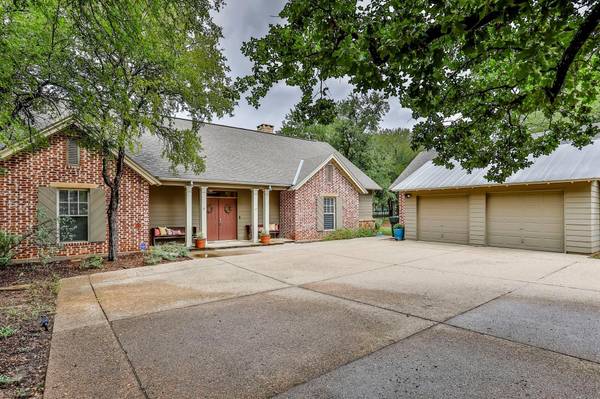 554 S Sugartree Drive, Lipan, TX 76462