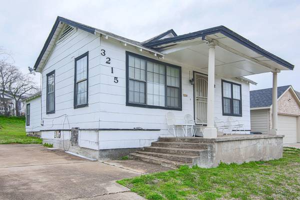 3215 Loving Avenue, Fort Worth, TX 76106