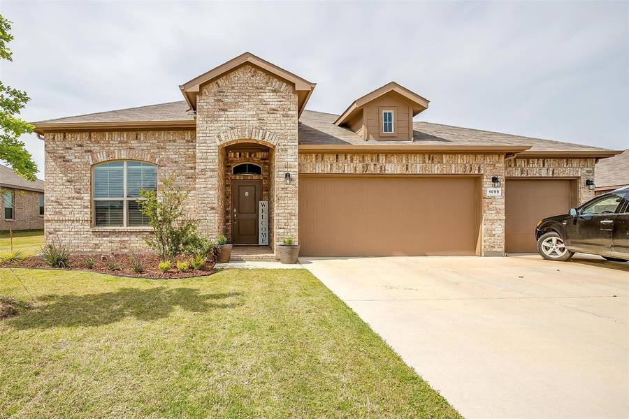 1099 Admiral, Azle, TX 76020