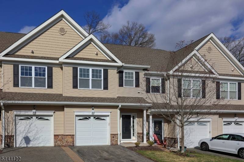 20 Parkside Dr, Wanaque Boro, NJ 07420