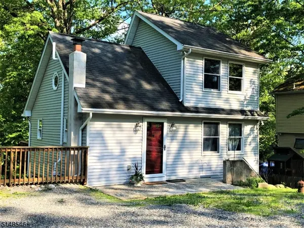 35 Washington Trl, Hopatcong Boro, NJ 07843