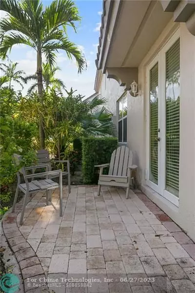 Lauderdale By The Sea, FL 33062,1900 Oceanwalk Ln  #121