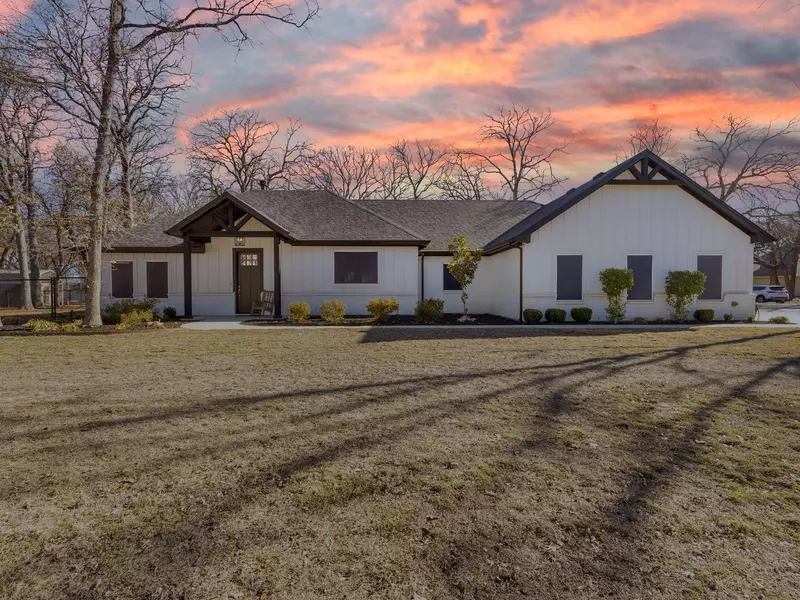 501 Monna Court, Granbury, TX 76049