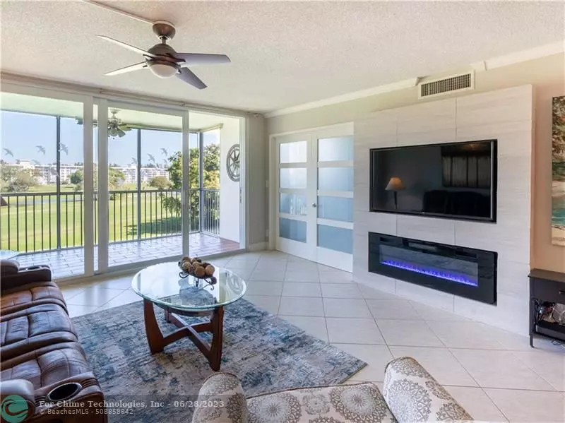 Pompano Beach, FL 33069,2851 S Palm Aire Dr  #403