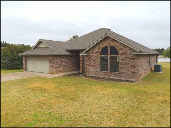 605 Parker Lane, Granbury, TX 76048