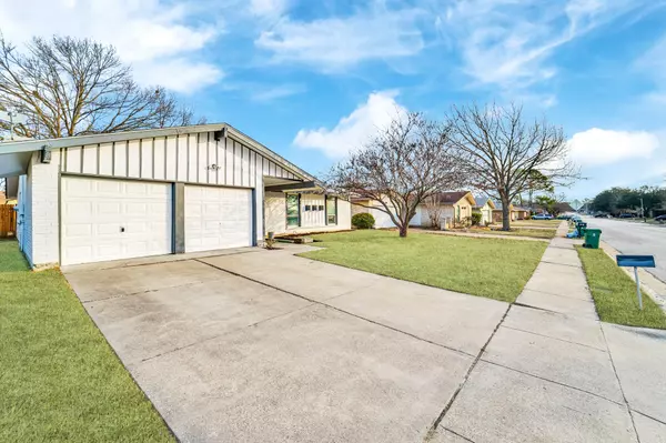 Arlington, TX 76014,709 E Timberview Lane