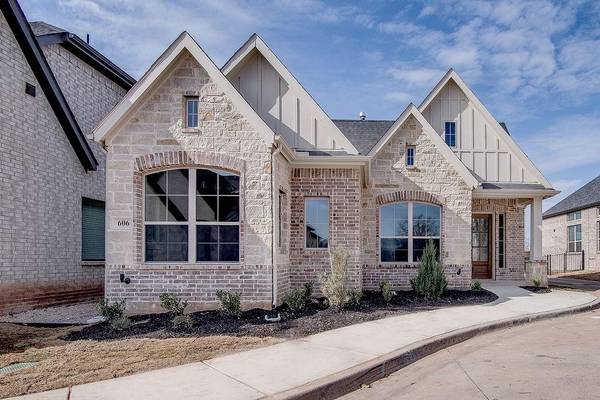 606 Oak's Court, Kennedale, TX 76060