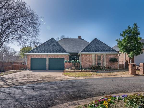 1442 Hollytree Place, Tyler, TX 75703