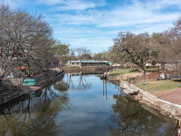 3702 Hartwood Drive, Granbury, TX 76049