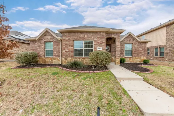 2516 Glen Hollow Drive, Lancaster, TX 75134