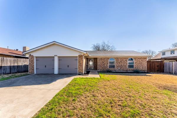 809 Ridgecrest Drive, Saginaw, TX 76179