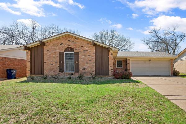 609 NW Lorna Street, Burleson, TX 76028