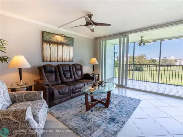 Pompano Beach, FL 33069,2851 S Palm Aire Dr  #403