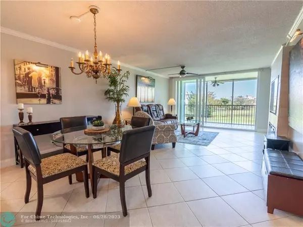 Pompano Beach, FL 33069,2851 S Palm Aire Dr  #403