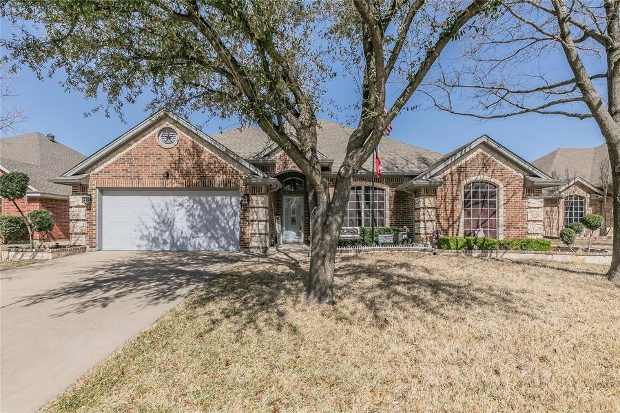 568 Willowview Drive, Saginaw, TX 76179