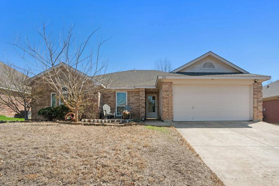 202 Carlsbad Drive, Mansfield, TX 76063