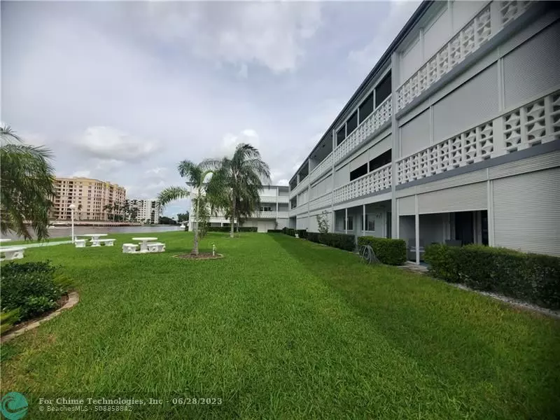 Pompano Beach, FL 33062,1001 N Riverside Dr  #102