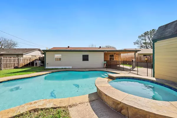 305 Julie Drive, Crowley, TX 76036