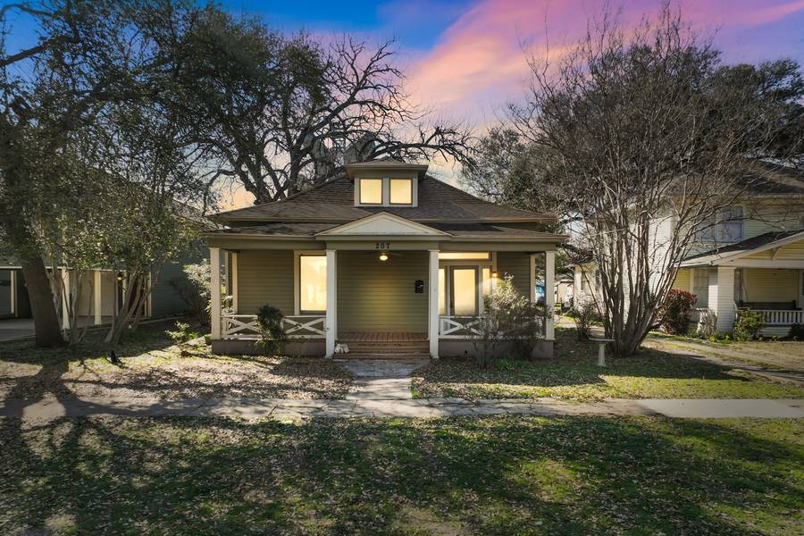 207 N Pleasant Street, Hillsboro, TX 76645