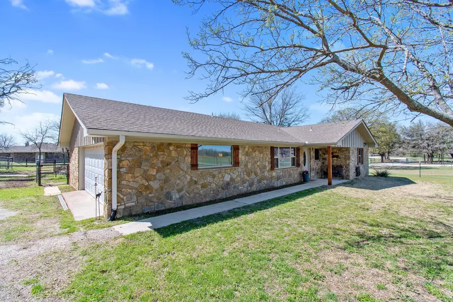 1900 Temple Hall Highway, Granbury, TX 76049