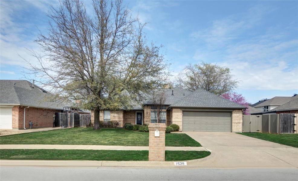 1529 Shadowbrook Drive, Keller, TX 76248