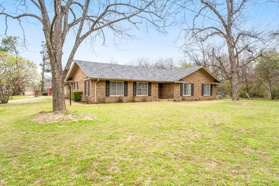 502 E Hubbard Street, Lindale, TX 75771