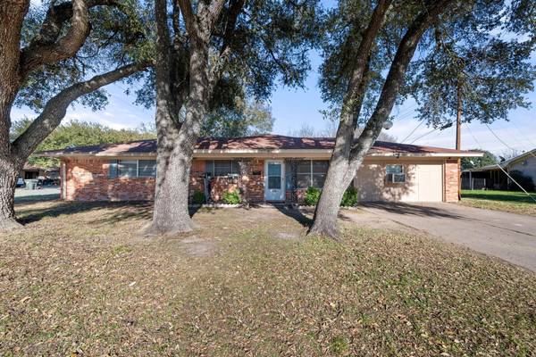 606 N Overlook Drive, Kerens, TX 75144