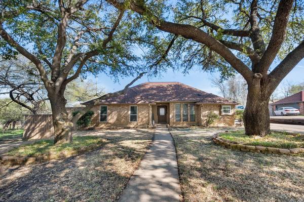 7409 Columbia Drive, Arlington, TX 76016