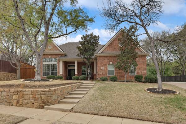 811 Inland Drive, Grapevine, TX 76051