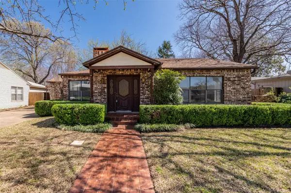 816 Northwood Road, Fort Worth, TX 76107