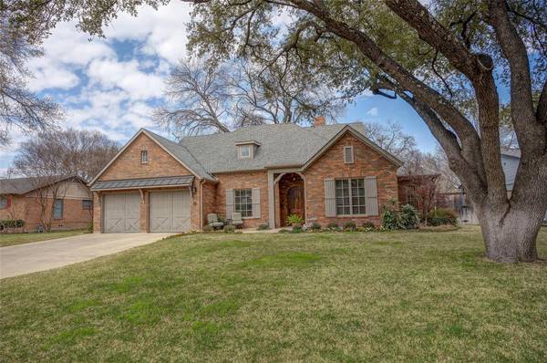 3908 Lynncrest Drive, Fort Worth, TX 76109