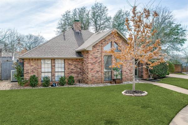 2149 N Aspenwood Drive, Grapevine, TX 76051