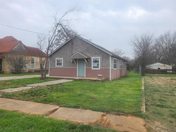 1303 Avenue D, Brownwood, TX 76801