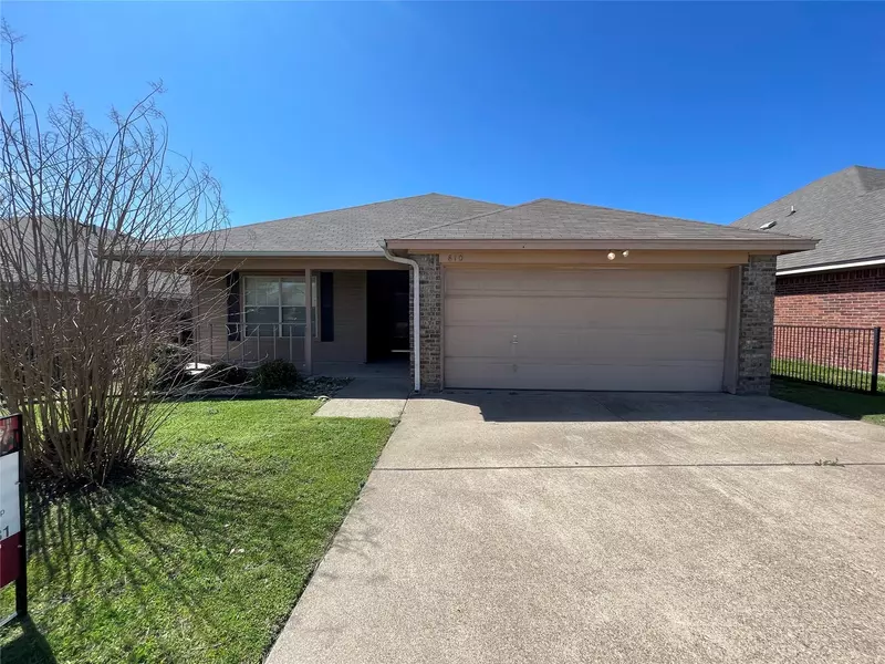 810 Rambling Court, Granbury, TX 76049