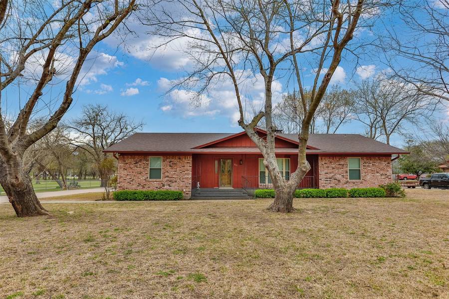 217 Parkview, Lindsay, TX 76250