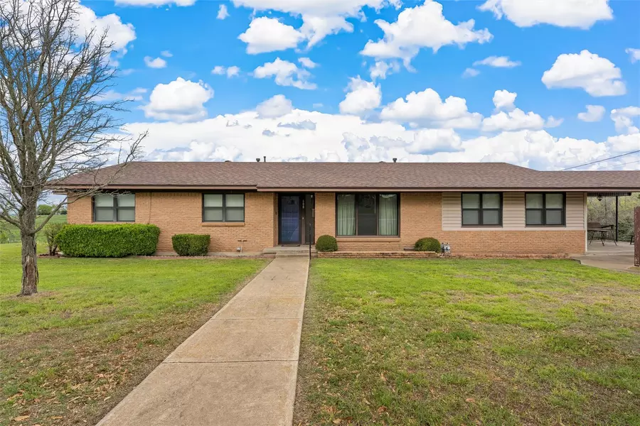 608 W Spring Street, West, TX 76691