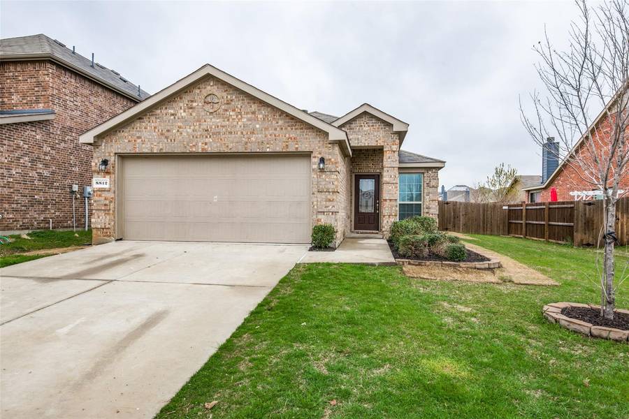 8812 Deadwood Lane, Aubrey, TX 76227