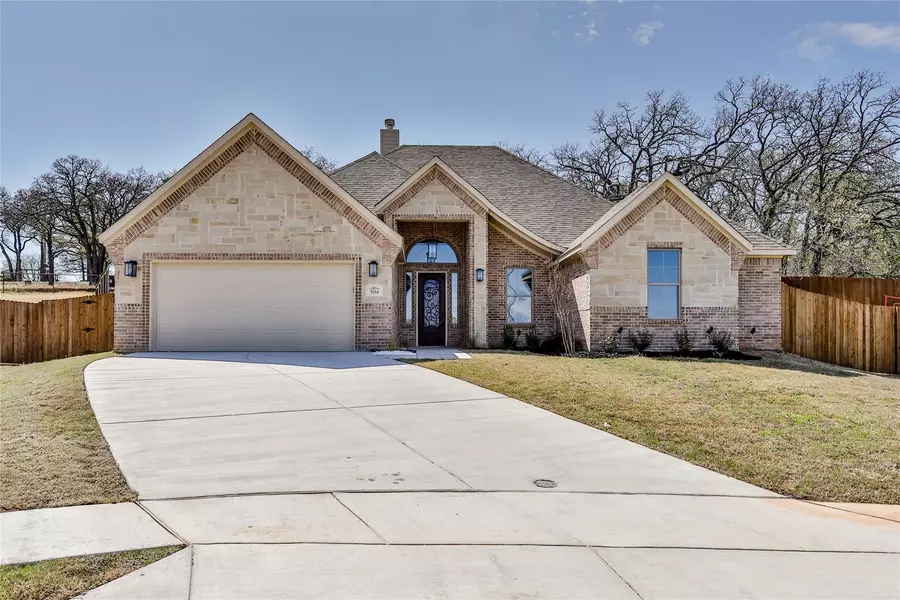 504 Woodland Drive, Azle, TX 76020