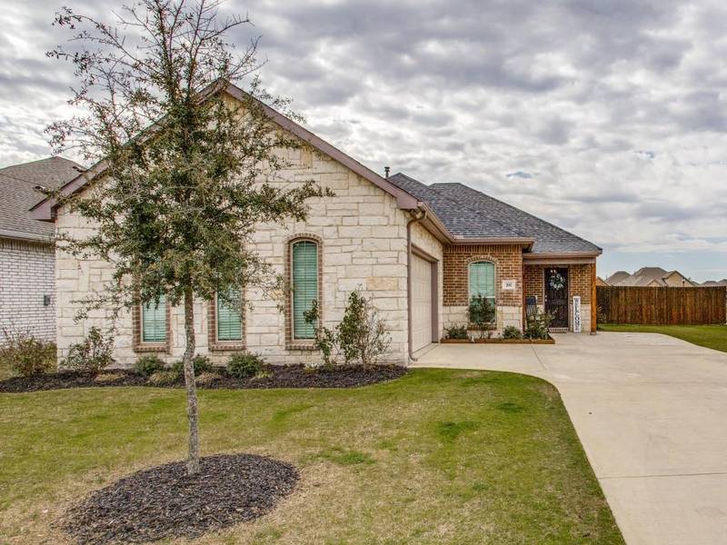 202 Mina Street, Red Oak, TX 75154